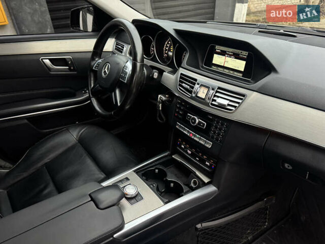 Чорний Мерседес Е-Клас, об'ємом двигуна 2 л та пробігом 329 тис. км за 13600 $, фото 12 на Automoto.ua