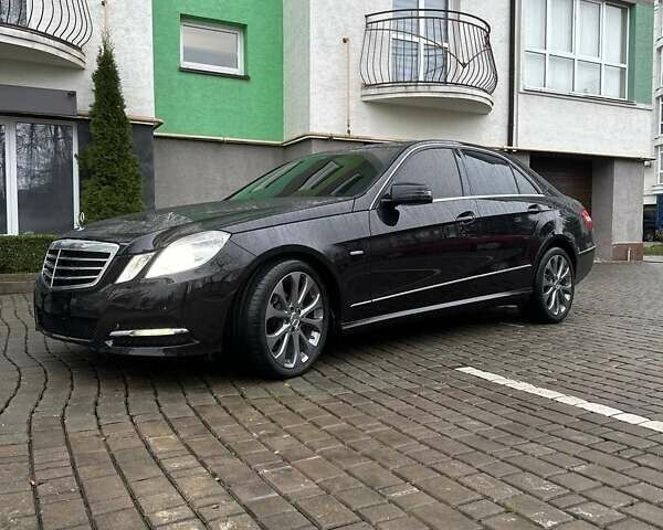 Черный Мерседес Е-Класс, объемом двигателя 2.2 л и пробегом 278 тыс. км за 12999 $, фото 17 на Automoto.ua