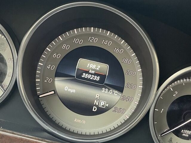 Чорний Мерседес Е-Клас, об'ємом двигуна 2.1 л та пробігом 360 тис. км за 10800 $, фото 11 на Automoto.ua