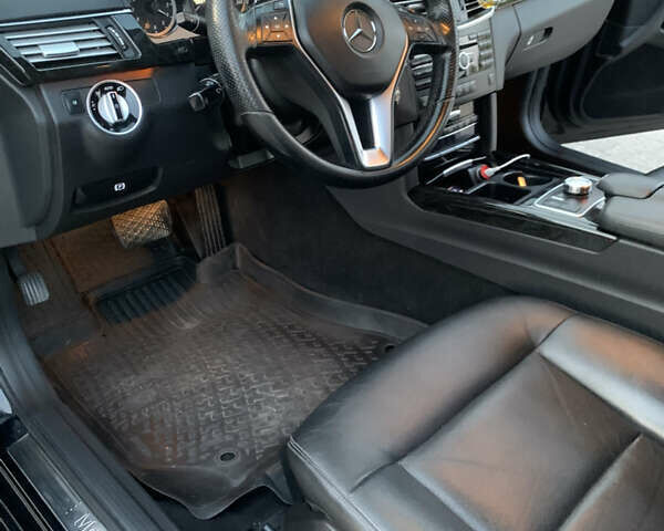 Мерседес Е-Класс 2013 в Дрогобыче на Automoto.ua Черный Мерседес Е-Класс, объемом двигателя 2.14 л и пробегом 298 тыс. км за 14000 $, фото 38 на Automoto.ua