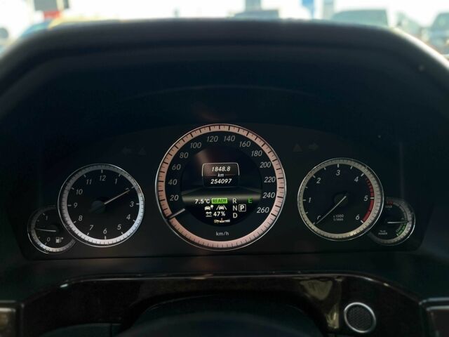 Чорний Мерседес Е-Клас, об'ємом двигуна 0 л та пробігом 254 тис. км за 18200 $, фото 19 на Automoto.ua