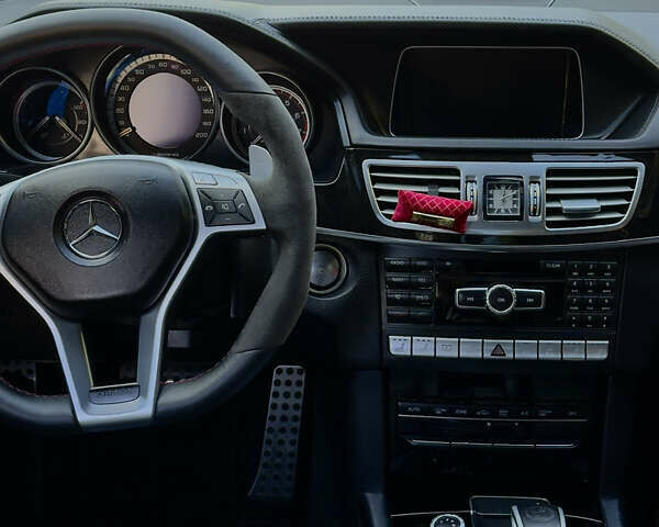 Черный Мерседес Е-Класс, объемом двигателя 5.46 л и пробегом 147 тыс. км за 35000 $, фото 20 на Automoto.ua