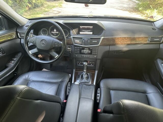 Черный Мерседес Е-Класс, объемом двигателя 1.8 л и пробегом 293 тыс. км за 9999 $, фото 5 на Automoto.ua