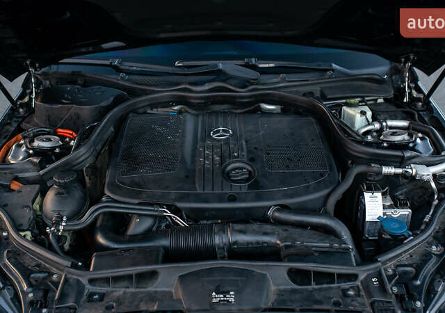 Черный Мерседес Е-Класс, объемом двигателя 2.1 л и пробегом 90 тыс. км за 16000 $, фото 12 на Automoto.ua