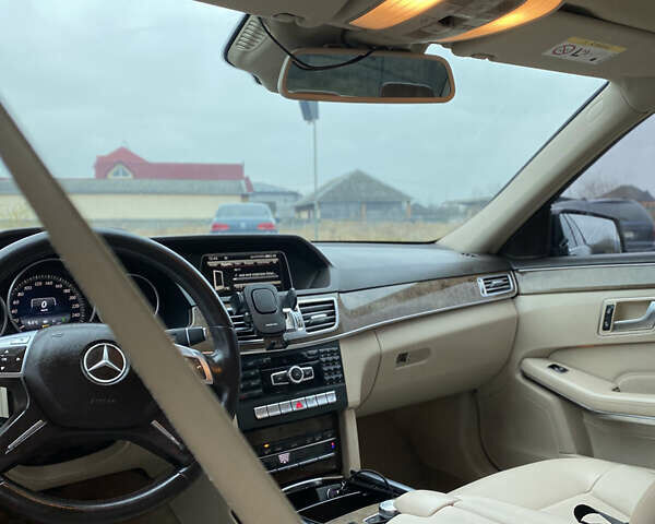 Черный Мерседес Е-Класс, объемом двигателя 2.2 л и пробегом 261 тыс. км за 15000 $, фото 9 на Automoto.ua