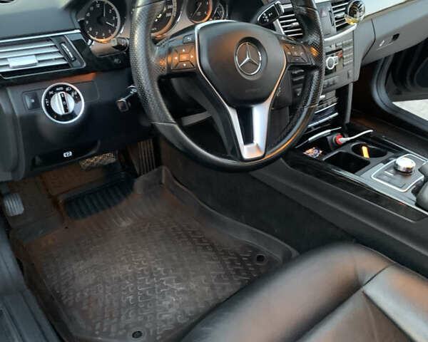 Мерседес Е-Класс 2013 в Дрогобыче на Automoto.ua Черный Мерседес Е-Класс, объемом двигателя 2.14 л и пробегом 298 тыс. км за 14000 $, фото 39 на Automoto.ua