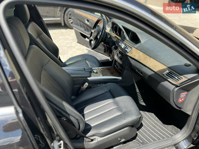 Черный Мерседес Е-Класс, объемом двигателя 2.2 л и пробегом 220 тыс. км за 17000 $, фото 12 на Automoto.ua