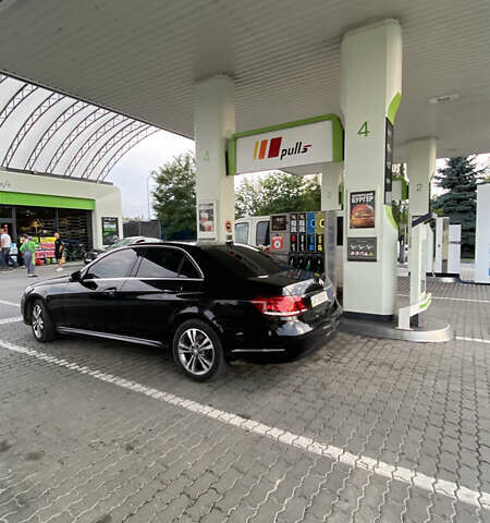 Черный Мерседес Е-Класс, объемом двигателя 2.2 л и пробегом 261 тыс. км за 15000 $, фото 4 на Automoto.ua