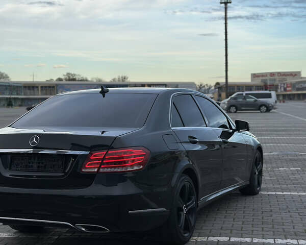 Мерседес Е-Класс 2013 в Черновцах на Automoto.ua Черный Мерседес Е-Класс, объемом двигателя 2.2 л и пробегом 371 тыс. км за 15500 $, фото 3 на Automoto.ua