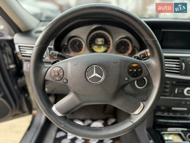 Чорний Мерседес Е-Клас, об'ємом двигуна 2.2 л та пробігом 277 тис. км за 12999 $, фото 9 на Automoto.ua