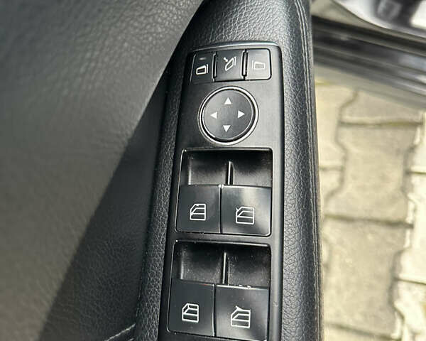 Мерседес Е-Класс 2013 в Черновцах на Automoto.ua Черный Мерседес Е-Класс, объемом двигателя 2.2 л и пробегом 371 тыс. км за 15500 $, фото 16 на Automoto.ua