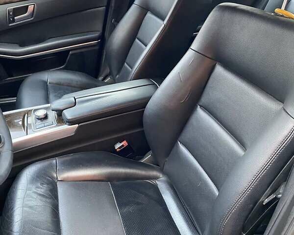 Черный Мерседес Е-Класс, объемом двигателя 2.2 л и пробегом 311 тыс. км за 11999 $, фото 2 на Automoto.ua