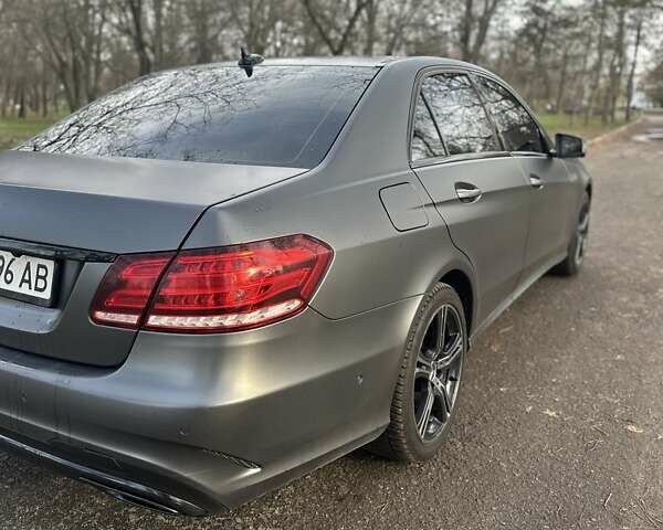 Чорний Мерседес Е-Клас, об'ємом двигуна 2 л та пробігом 250 тис. км за 14999 $, фото 6 на Automoto.ua