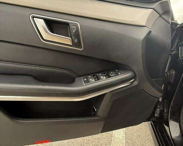 Черный Мерседес Е-Класс, объемом двигателя 2 л и пробегом 329 тыс. км за 13900 $, фото 9 на Automoto.ua