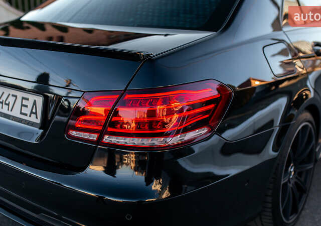 Черный Мерседес Е-Класс, объемом двигателя 2.1 л и пробегом 90 тыс. км за 16000 $, фото 6 на Automoto.ua