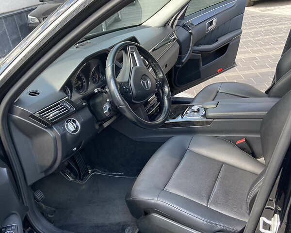 Черный Мерседес Е-Класс, объемом двигателя 2.2 л и пробегом 235 тыс. км за 16400 $, фото 12 на Automoto.ua