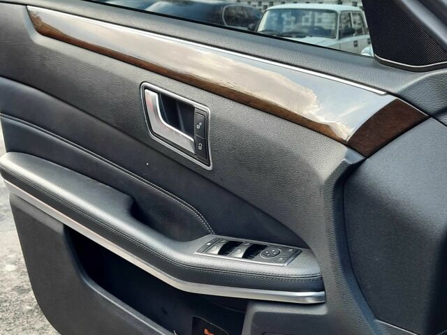 Черный Мерседес Е-Класс, объемом двигателя 2 л и пробегом 100 тыс. км за 18400 $, фото 5 на Automoto.ua