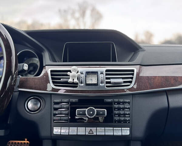 Черный Мерседес Е-Класс, объемом двигателя 3 л и пробегом 124 тыс. км за 22000 $, фото 22 на Automoto.ua