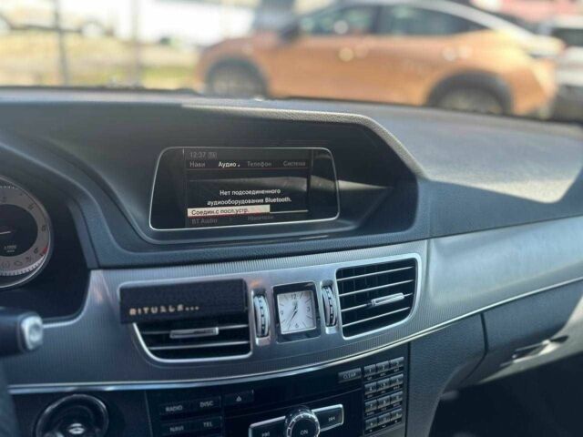 Черный Мерседес Е-Класс, объемом двигателя 2.2 л и пробегом 250 тыс. км за 18500 $, фото 12 на Automoto.ua