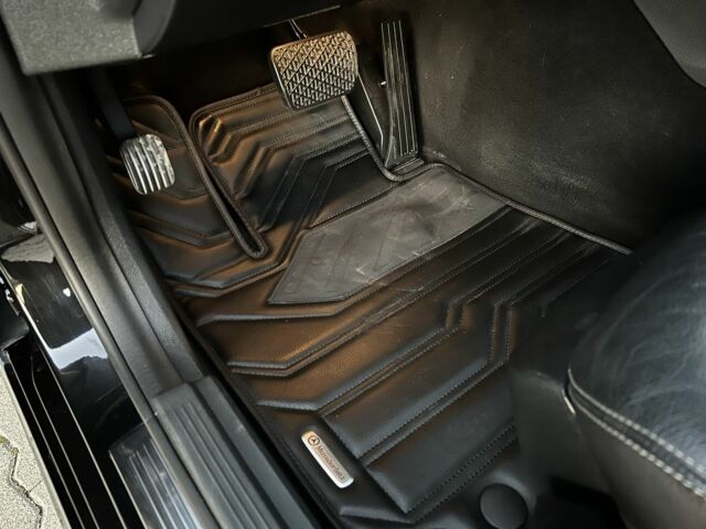 Черный Мерседес Е-Класс, объемом двигателя 2.1 л и пробегом 257 тыс. км за 19500 $, фото 11 на Automoto.ua