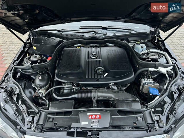 Черный Мерседес Е-Класс, объемом двигателя 2.2 л и пробегом 250 тыс. км за 11999 $, фото 1 на Automoto.ua