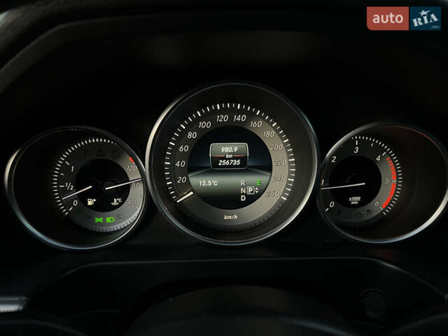 Черный Мерседес Е-Класс, объемом двигателя 2.2 л и пробегом 257 тыс. км за 19500 $, фото 22 на Automoto.ua