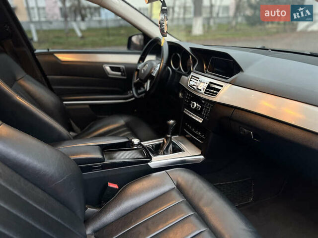 Черный Мерседес Е-Класс, объемом двигателя 2.2 л и пробегом 250 тыс. км за 11999 $, фото 2 на Automoto.ua