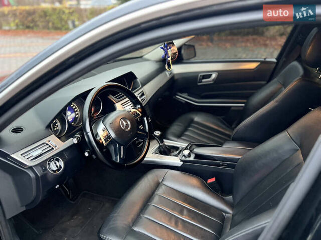 Черный Мерседес Е-Класс, объемом двигателя 2.2 л и пробегом 250 тыс. км за 11999 $, фото 5 на Automoto.ua