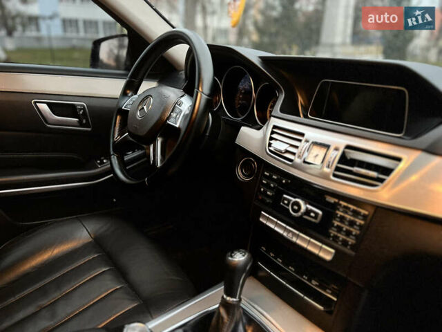 Черный Мерседес Е-Класс, объемом двигателя 2.2 л и пробегом 250 тыс. км за 11999 $, фото 3 на Automoto.ua