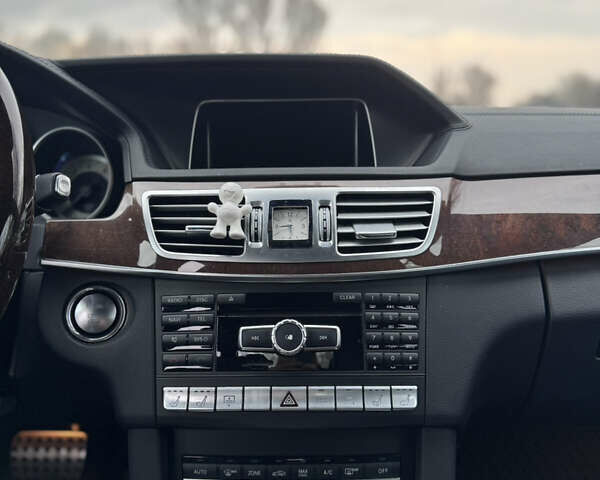 Черный Мерседес Е-Класс, объемом двигателя 3 л и пробегом 124 тыс. км за 22000 $, фото 21 на Automoto.ua