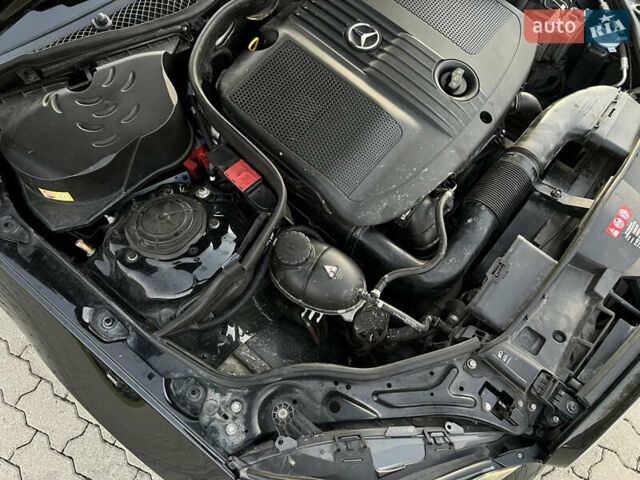 Черный Мерседес Е-Класс, объемом двигателя 2.2 л и пробегом 257 тыс. км за 19500 $, фото 40 на Automoto.ua