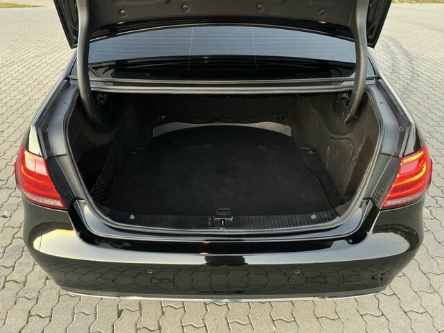 Черный Мерседес Е-Класс, объемом двигателя 2.1 л и пробегом 257 тыс. км за 19500 $, фото 20 на Automoto.ua