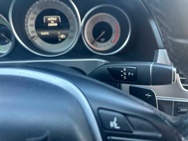 Черный Мерседес Е-Класс, объемом двигателя 2.2 л и пробегом 250 тыс. км за 18500 $, фото 11 на Automoto.ua