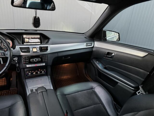 Черный Мерседес Е-Класс, объемом двигателя 2.1 л и пробегом 289 тыс. км за 17500 $, фото 11 на Automoto.ua