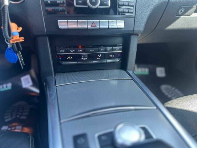 Черный Мерседес Е-Класс, объемом двигателя 2.2 л и пробегом 250 тыс. км за 18500 $, фото 13 на Automoto.ua