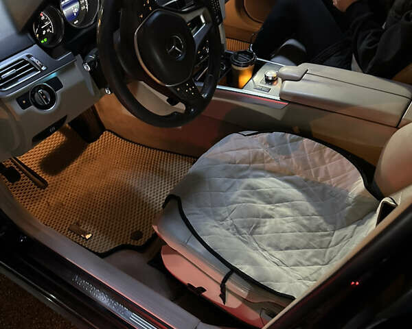 Черный Мерседес Е-Класс, объемом двигателя 2.14 л и пробегом 260 тыс. км за 13600 $, фото 3 на Automoto.ua