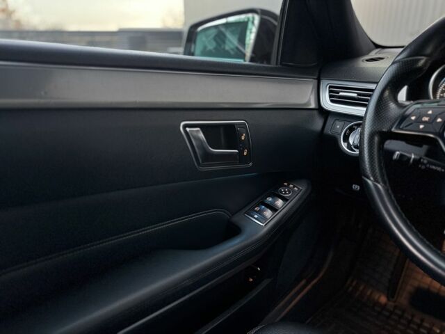 Черный Мерседес Е-Класс, объемом двигателя 2.1 л и пробегом 289 тыс. км за 17500 $, фото 13 на Automoto.ua