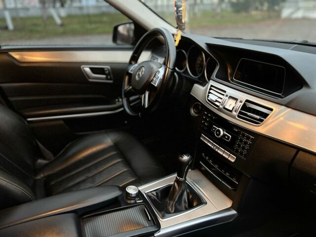 Чорний Мерседес Е-Клас, об'ємом двигуна 2.1 л та пробігом 250 тис. км за 12500 $, фото 11 на Automoto.ua