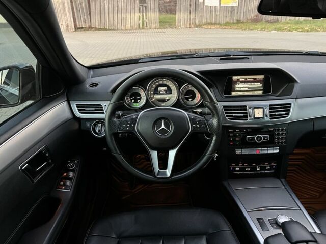 Черный Мерседес Е-Класс, объемом двигателя 2.1 л и пробегом 257 тыс. км за 19500 $, фото 14 на Automoto.ua