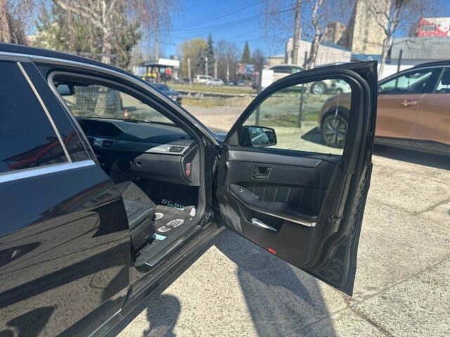 Черный Мерседес Е-Класс, объемом двигателя 2.2 л и пробегом 250 тыс. км за 18500 $, фото 20 на Automoto.ua