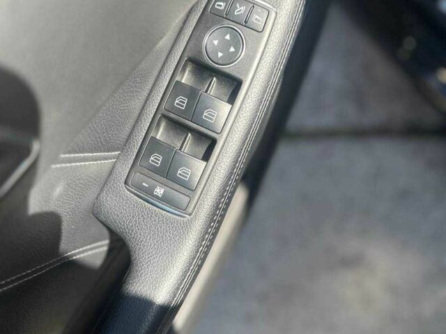 Черный Мерседес Е-Класс, объемом двигателя 2.2 л и пробегом 250 тыс. км за 18500 $, фото 7 на Automoto.ua