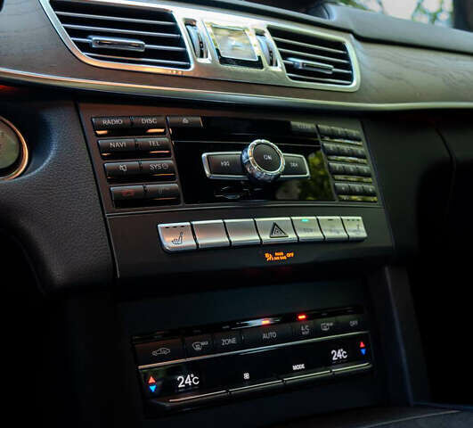 Черный Мерседес Е-Класс, объемом двигателя 3 л и пробегом 172 тыс. км за 23999 $, фото 55 на Automoto.ua