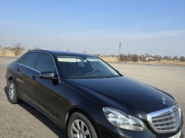 Черный Мерседес Е-Класс, объемом двигателя 2 л и пробегом 405 тыс. км за 15500 $, фото 1 на Automoto.ua