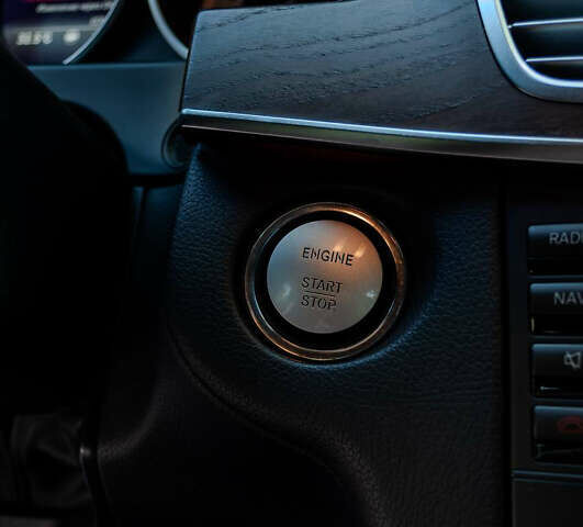 Черный Мерседес Е-Класс, объемом двигателя 3 л и пробегом 172 тыс. км за 23999 $, фото 57 на Automoto.ua