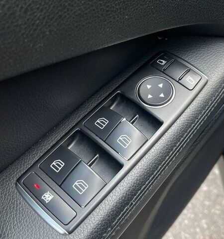 Черный Мерседес Е-Класс, объемом двигателя 2.14 л и пробегом 208 тыс. км за 16500 $, фото 13 на Automoto.ua