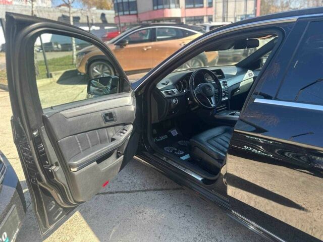 Черный Мерседес Е-Класс, объемом двигателя 2.2 л и пробегом 250 тыс. км за 18500 $, фото 6 на Automoto.ua