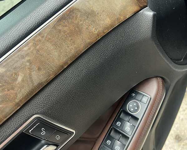 Черный Мерседес Е-Класс, объемом двигателя 2.2 л и пробегом 260 тыс. км за 20000 $, фото 9 на Automoto.ua