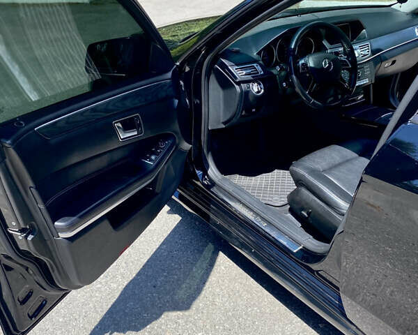 Черный Мерседес Е-Класс, объемом двигателя 2.14 л и пробегом 280 тыс. км за 18900 $, фото 13 на Automoto.ua