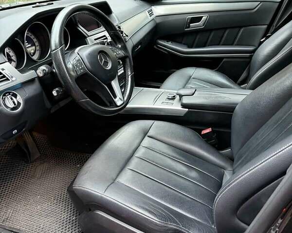 Черный Мерседес Е-Класс, объемом двигателя 2.14 л и пробегом 127 тыс. км за 22000 $, фото 2 на Automoto.ua