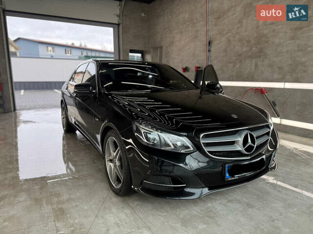 Чорний Мерседес Е-Клас, об'ємом двигуна 2.2 л та пробігом 225 тис. км за 18000 $, фото 1 на Automoto.ua